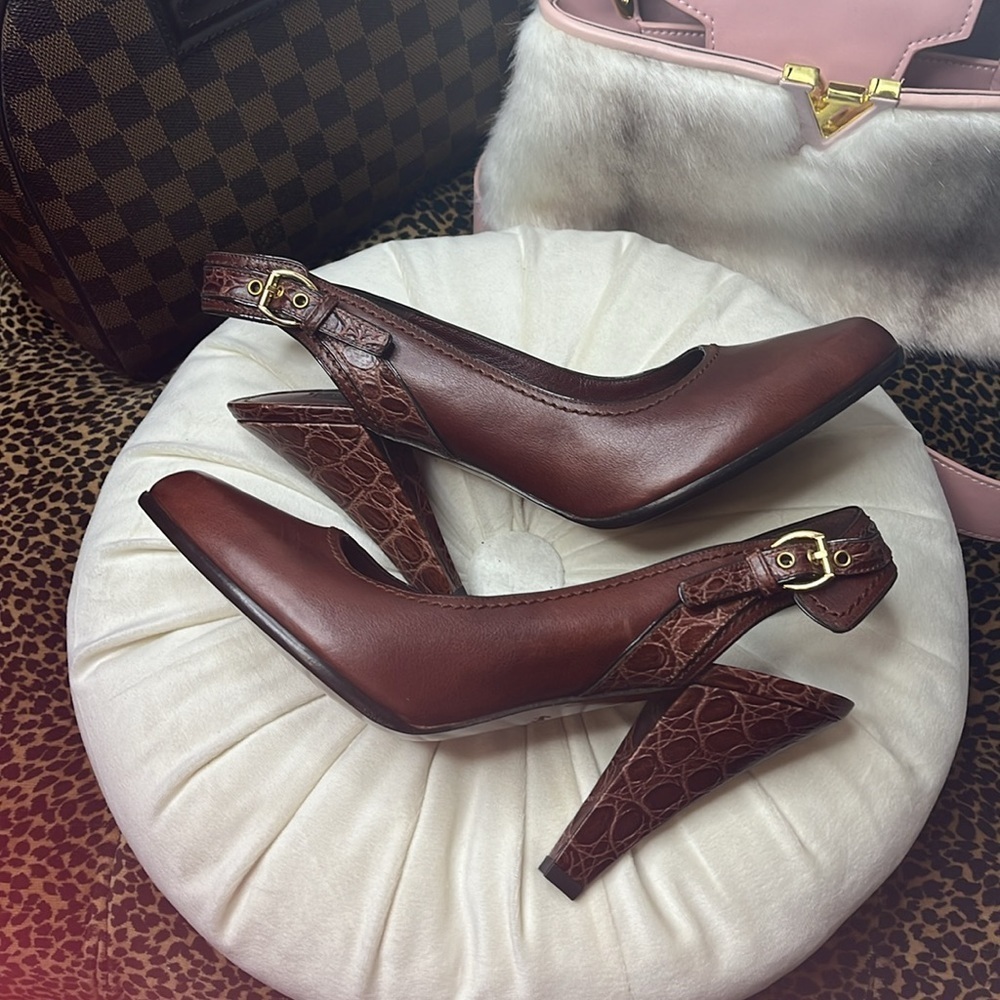 LOUIS VUITTON Crocodile Heels - Picture 5 of 12